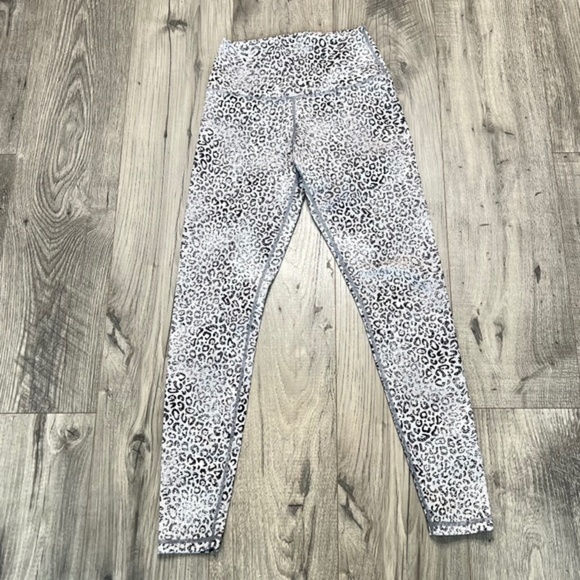 Glyder High Power High Waist Leggings in Snow Leopard Print Size XS - Picture 4 of 13